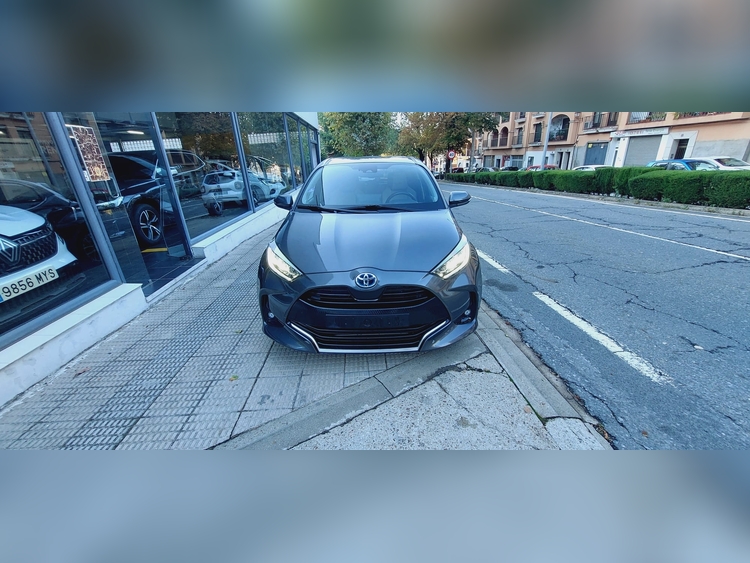 Toyota Yaris 116 cv hyb foto 11